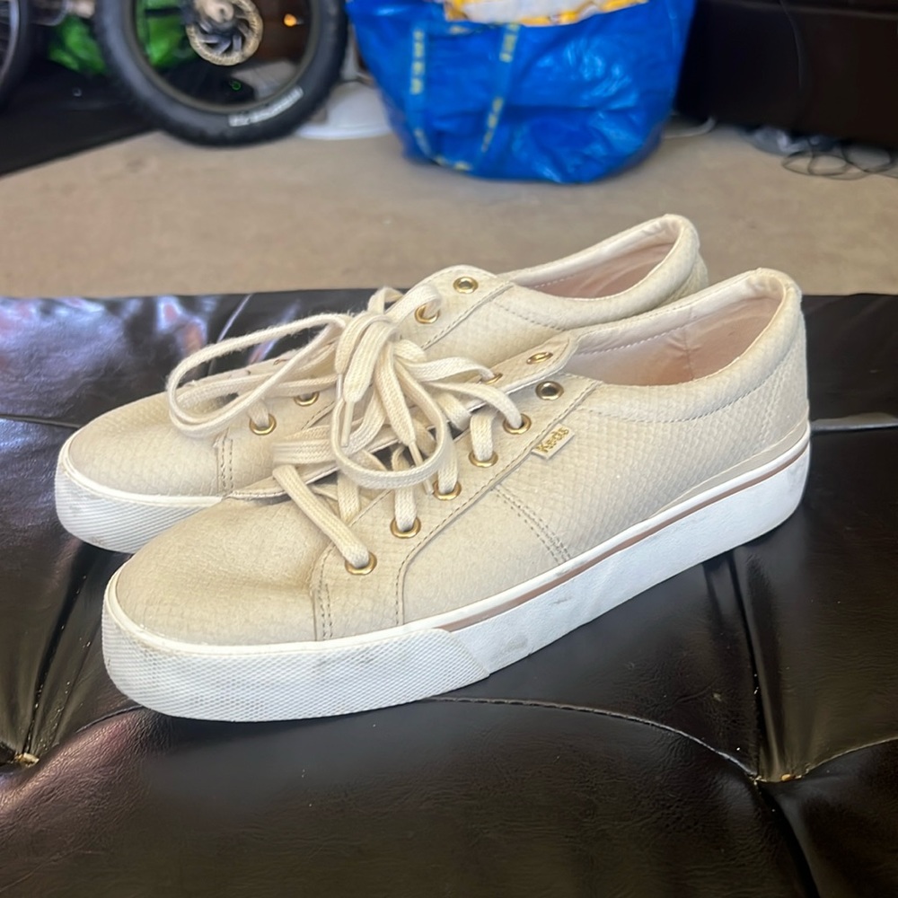 White and ivory KEDS women’s laces ladies shoes 9.5 9 1/2 platform athletic